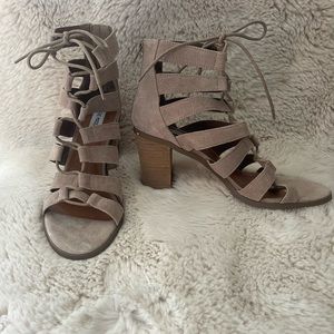 Steve Madden taupe block heel sandal